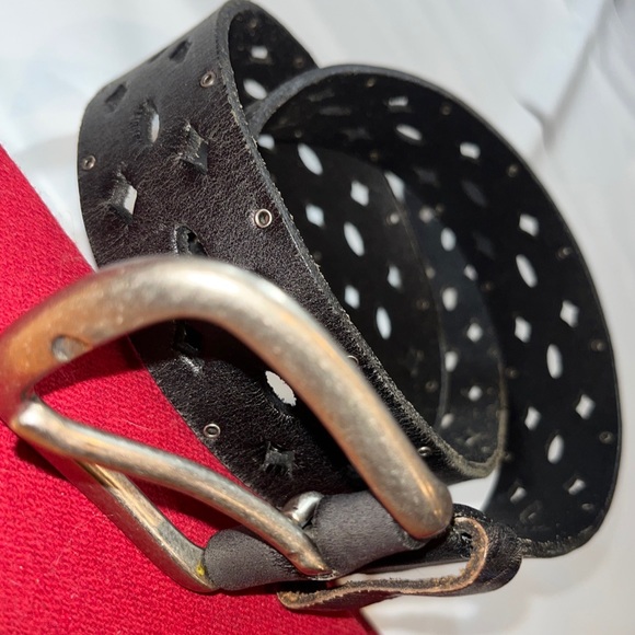 BASS Black LEATHER Cut Outs 1.5” Belt Silver SQUARE Buckle 39” Long medium boho - Picture 15 of 15